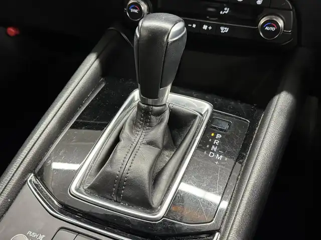 マツダ ＣＸ－５ XD プロアクティブ 三重県 2018(平30)年 4.4万km ジェットブラックマイカ ディーゼル・ターボ/FF/MTモード付フロア6AT/純正 7インチナビ/（FM/AM/aha/Stitcher/Bluetooth/USB/CD*/DVD*/AUX/TV*）/【OP】360°ビュー・モニター*/ドライブレコーダー 前後/ETC/安全/・スマートシティブレーキサポート（SCBS）/・スマートブレーキサポート（SBS）/・車線逸脱警報システム（LDWS）/・ブラインドスポットモニタリング（BSM）＋リアクロストラフィックアラート（RCTA）/・レーンキープアシストシステム（LAS）/・交通標識認識システム（TSR）/・ドライバーアテンションアラート（DAA）/・パーキングセンサーシステム（前*後）/・ハイビームコントロールシステム（HBC）/など/装備/・パワーテールゲート/・メモリーパワーシート（D10way）/・シートヒーター（D/N）/・ステアリングヒーター/・アクティブドライビングディスプレイ（HUD）/・左右独立オートエアコン/・レインセンサー・ワイパー/・ステアリングスイッチ/・プッシュスタート/・自動防眩ルームミラー/・スマートキーx2/・純正19inAW/・取/ナビ取/など