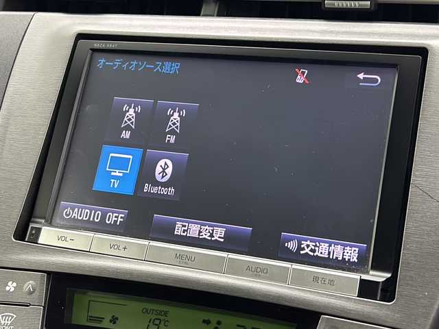 トヨタ プリウス S ツーリングセレクション 岐阜県 2013(平25)年 5.1万km ホワイトパールクリスタルシャイン 純正ナビ/（BT/フルセグ/CD/DVD/SD）/バックカメラ/ETC/スマートキー/プッシュスタート/スペアキー/純正アルミホイール/純正フロアマット/純正ドアバイザー/オートライト/横滑り防止装置/取扱説明書