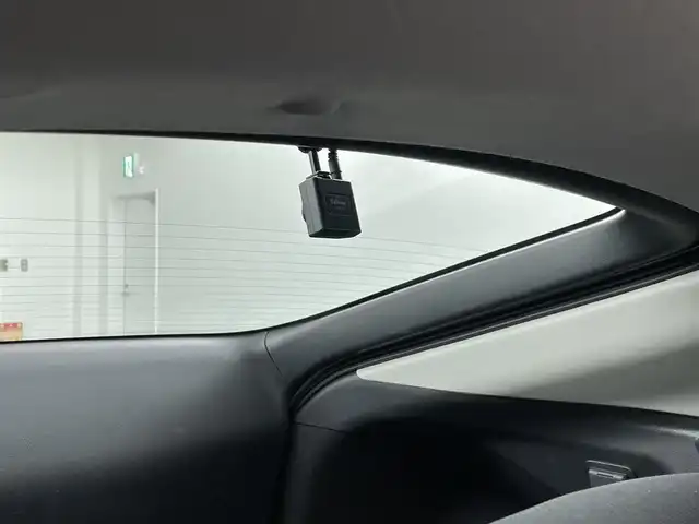 トヨタ プリウス G 埼玉県 2023(令5)年 2.9万km プラチナホワイトパールマイカ 純正ナビ（BT/AM/FM）/フルセグTV/バックカメラ/レーダークルーズコントロール/プリクラッシュセーフティ/レーンキープアシスト/横滑り防止装置/盗難防止装置/前後コーナーセンサー/LEDヘッドライト/前席シートヒーター/前後ドライブレコーダー/ETC2.0/純正フロアマット/スマートキー
