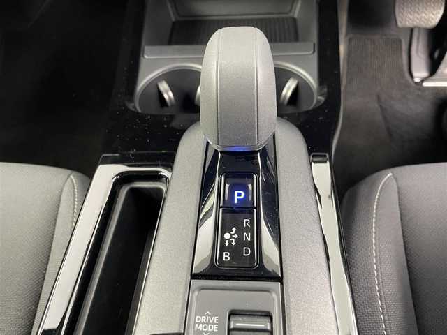 トヨタ プリウス G 埼玉県 2023(令5)年 2.9万km プラチナホワイトパールマイカ 純正ナビ（BT/AM/FM）/フルセグTV/バックカメラ/レーダークルーズコントロール/プリクラッシュセーフティ/レーンキープアシスト/横滑り防止装置/盗難防止装置/前後コーナーセンサー/LEDヘッドライト/前席シートヒーター/前後ドライブレコーダー/ETC2.0/純正フロアマット/スマートキー