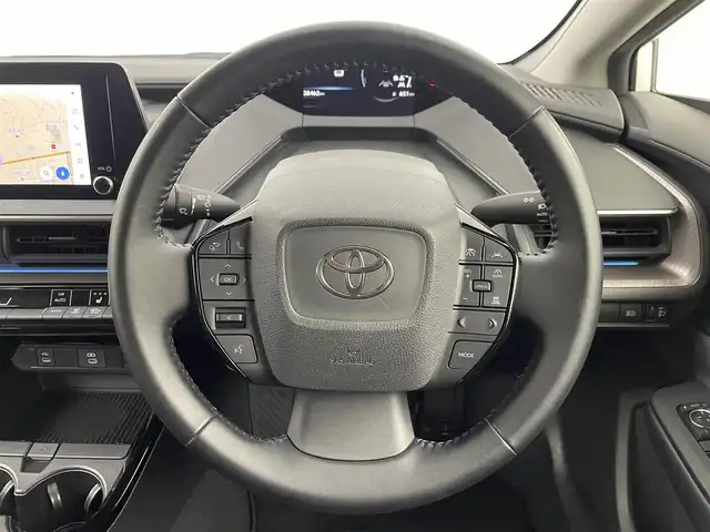 トヨタ プリウス G 埼玉県 2023(令5)年 2.9万km プラチナホワイトパールマイカ 純正ナビ（BT/AM/FM）/フルセグTV/バックカメラ/レーダークルーズコントロール/プリクラッシュセーフティ/レーンキープアシスト/横滑り防止装置/盗難防止装置/前後コーナーセンサー/LEDヘッドライト/前席シートヒーター/前後ドライブレコーダー/ETC2.0/純正フロアマット/スマートキー