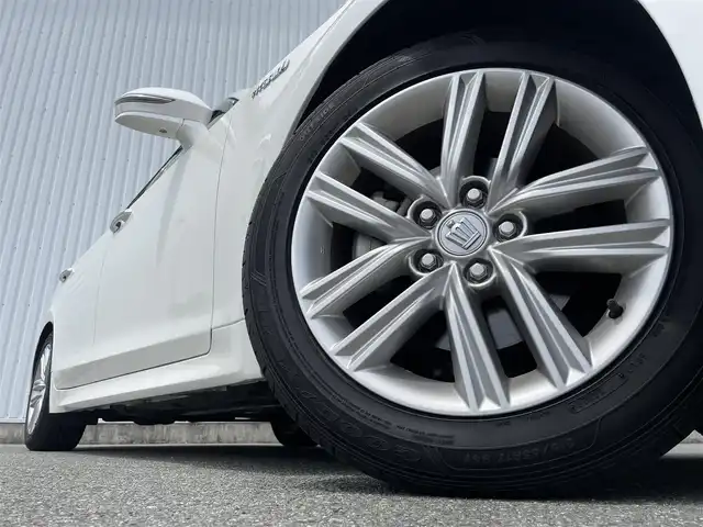 トヨタ クラウン ハイブリッド アスリートG 福岡県 2015(平27)年 3.9万km ホワイトパールクリスタルシャイン 黒革シート/メーカーナビ/フルセグTV/CD/DVD/BT/バックカメラ/衝突軽減/コーナーセンサー/レーダークルーズコントロール/前席シートヒーター/前席エアシート/前席パワーシート/シートメモリー/ステアリングヒーター/オートハイビーム/ＨＩＤヘッドライト/フォグランプ/純正アルミ/ビルトインETC/スマートキー/プッシュスタート/ロールサンシェード