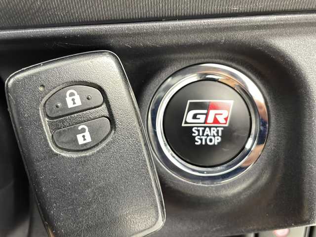 トヨタ アクア G GRスポーツ 17インチPKG 愛知県 2018(平30)年 5.4万km ホワイトパールクリスタルシャイン 純正ナビ/・Bluetooth/・CD/DVD/・フルセグテレビ/・HDMI/ハーフレザーシート/衝突軽減ブレーキ/レーンキープアシスト/オートマチックハイビーム/ＬＥＤヘッドライト/ビルトインＥＴＣ