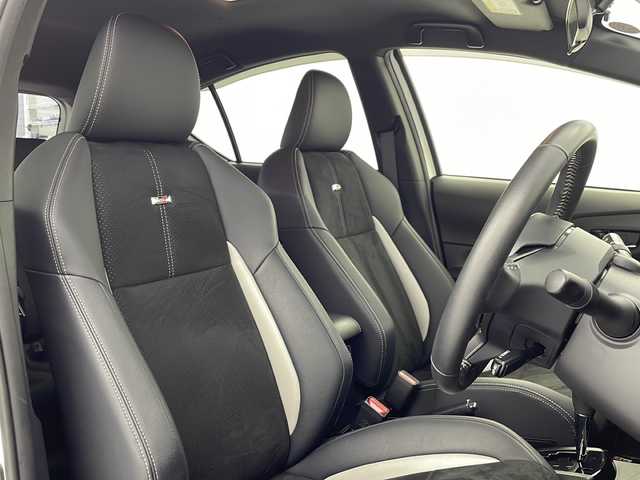 トヨタ アクア G GRスポーツ 17インチPKG 愛知県 2018(平30)年 5.4万km ホワイトパールクリスタルシャイン 純正ナビ/・Bluetooth/・CD/DVD/・フルセグテレビ/・HDMI/ハーフレザーシート/衝突軽減ブレーキ/レーンキープアシスト/オートマチックハイビーム/ＬＥＤヘッドライト/ビルトインＥＴＣ