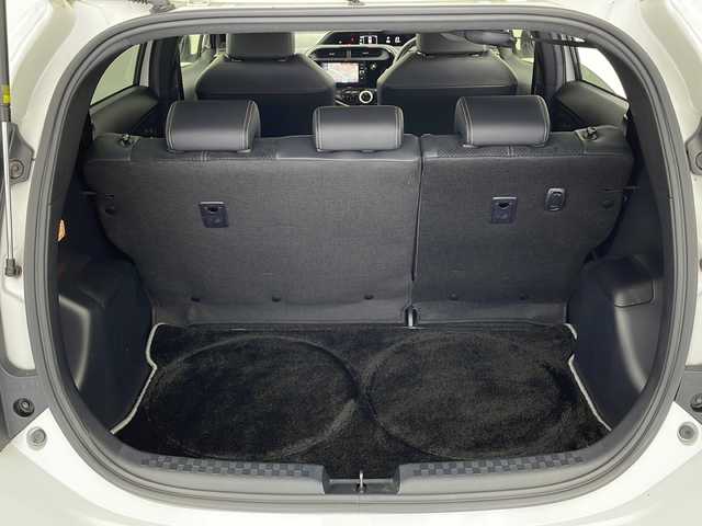 トヨタ アクア G GRスポーツ 17インチPKG 愛知県 2018(平30)年 5.4万km ホワイトパールクリスタルシャイン 純正ナビ/・Bluetooth/・CD/DVD/・フルセグテレビ/・HDMI/ハーフレザーシート/衝突軽減ブレーキ/レーンキープアシスト/オートマチックハイビーム/ＬＥＤヘッドライト/ビルトインＥＴＣ