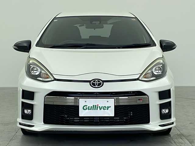 トヨタ アクア G GRスポーツ 17インチPKG 愛知県 2018(平30)年 5.4万km ホワイトパールクリスタルシャイン 純正ナビ/・Bluetooth/・CD/DVD/・フルセグテレビ/・HDMI/ハーフレザーシート/衝突軽減ブレーキ/レーンキープアシスト/オートマチックハイビーム/ＬＥＤヘッドライト/ビルトインＥＴＣ