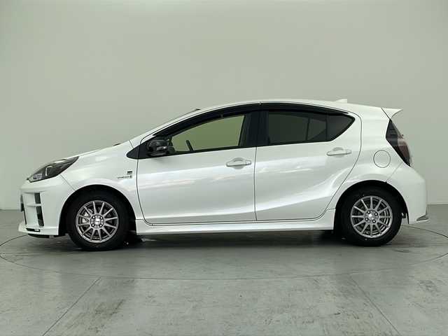 トヨタ アクア G GRスポーツ 17インチPKG 愛知県 2018(平30)年 5.4万km ホワイトパールクリスタルシャイン 純正ナビ/・Bluetooth/・CD/DVD/・フルセグテレビ/・HDMI/ハーフレザーシート/衝突軽減ブレーキ/レーンキープアシスト/オートマチックハイビーム/ＬＥＤヘッドライト/ビルトインＥＴＣ