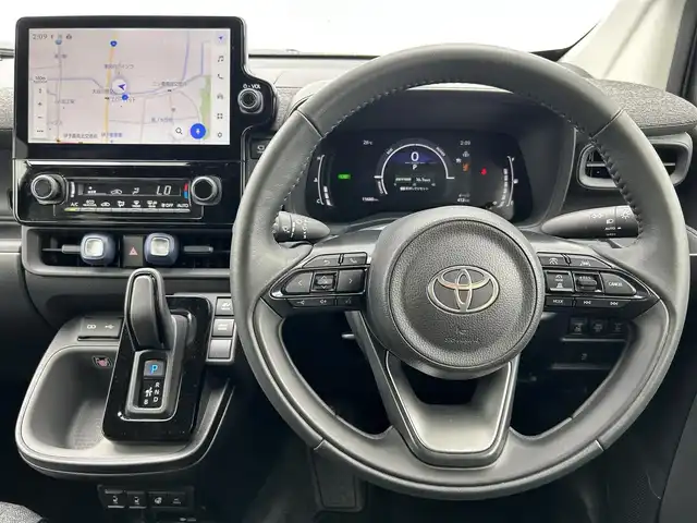 トヨタ シエンタ ハイブリッド Z 愛媛県 2023(令5)年 1.2万km ブラック ワンオーナー/10.5インチDPオーディオ/Bluetooth/ラジオ/フルセグTV/Bカメラ/全方位カメラ/AC100V電源/スペアキー/追従型クルコン/USB入力端子/ETC2.0/シートヒーター/ステアリングヒーター/両側パワスラ/横滑り防止装置/前後コーナーセンサー/レーンキープアシスト/オートライト/オートマチックハイビーム/LEDヘッドライト/Wサイドエアバッグ