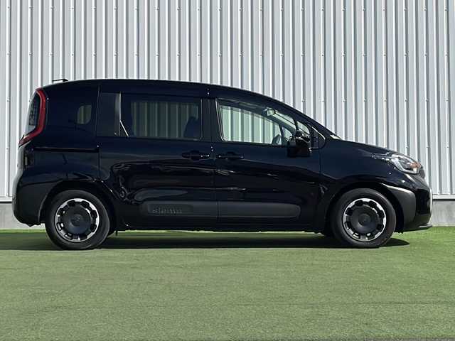 トヨタ シエンタ ハイブリッド Z 香川県 2023(令5)年 1.2万km ブラック 登録時走行距離：11683km/トヨタセーフティーセンス/→プリクラッシュセーフティ/→レーダークルーズコントロール/→緊急時操舵支援/10.5インチDPオーディオ/→Bluetooth/ラジオ/フルセグTV/Bカメラ/パノミックビューモニター/ブラインドスポットモニター/USB入力端子/ETC2.0/シートヒーター/ステアリングヒーター/革巻きステアリング/ステアリングリモコン/両側パワスラ/前後コーナーセンサー/レーンキープアシスト/オートライト/オートマチックハイビーム/LEDヘッドライト