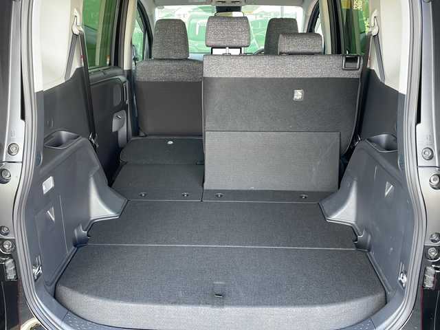 トヨタ シエンタ ハイブリッド Z 香川県 2023(令5)年 1.2万km ブラック 登録時走行距離：11683km/トヨタセーフティーセンス/→プリクラッシュセーフティ/→レーダークルーズコントロール/→緊急時操舵支援/10.5インチDPオーディオ/→Bluetooth/ラジオ/フルセグTV/Bカメラ/パノミックビューモニター/ブラインドスポットモニター/USB入力端子/ETC2.0/シートヒーター/ステアリングヒーター/革巻きステアリング/ステアリングリモコン/両側パワスラ/前後コーナーセンサー/レーンキープアシスト/オートライト/オートマチックハイビーム/LEDヘッドライト