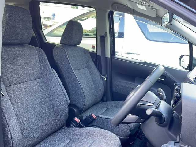 トヨタ シエンタ ハイブリッド Z 香川県 2023(令5)年 1.2万km ブラック 登録時走行距離：11683km/トヨタセーフティーセンス/→プリクラッシュセーフティ/→レーダークルーズコントロール/→緊急時操舵支援/10.5インチDPオーディオ/→Bluetooth/ラジオ/フルセグTV/Bカメラ/パノミックビューモニター/ブラインドスポットモニター/USB入力端子/ETC2.0/シートヒーター/ステアリングヒーター/革巻きステアリング/ステアリングリモコン/両側パワスラ/前後コーナーセンサー/レーンキープアシスト/オートライト/オートマチックハイビーム/LEDヘッドライト