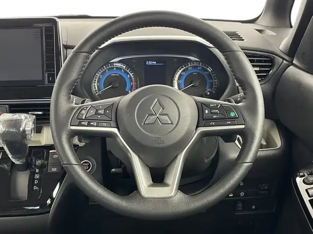 三菱 デリカミニ T プレミアム 新潟県 2025(令7)年 0.1千km アメジストブラック/シルキーホワイト 4WD/プロパイロット/純正ディスプレイオーディオ/　AppleCarPlay/AndroidAuto/Bluetooth/HDMI/全方位モニター/両側パワースライドドア/衝突被害軽減ブレーキ/レーンキープアシスト/前後コーナーセンサー/レーダークルーズコントロール/ハーフレザーシート/前席シートヒーター/オートマチックハイビーム/LEDヘッドライト/オートライト/ステアリングヒーター/パドルシフト/禁煙車
