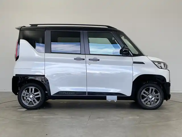 三菱 デリカミニ T プレミアム 新潟県 2025(令7)年 0.1千km アメジストブラック/シルキーホワイト 4WD/プロパイロット/純正ディスプレイオーディオ/　AppleCarPlay/AndroidAuto/Bluetooth/HDMI/全方位モニター/両側パワースライドドア/衝突被害軽減ブレーキ/レーンキープアシスト/前後コーナーセンサー/レーダークルーズコントロール/ハーフレザーシート/前席シートヒーター/オートマチックハイビーム/LEDヘッドライト/オートライト/ステアリングヒーター/パドルシフト/禁煙車