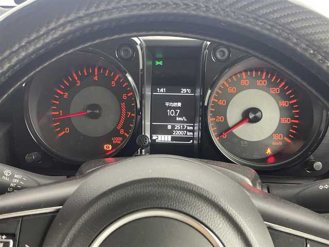 スズキ ジムニー シエラ JC 埼玉県 2021(令3)年 2.2万km ミディアムグレー 社外ナビ（BT/AM/FM）/フルセグTV/デュアルセンサーブレーキサポート/バックカメラ/レーダークルーズコントロール/レーンキープアシスト/横滑り防止装置/盗難防止装置/ダウンヒルアシストコントロール/前後ドライブレコーダー/衝突軽減システム/LEDヘッドライト/車高調/ロッソモデロマフラー/ETC/スマートキー