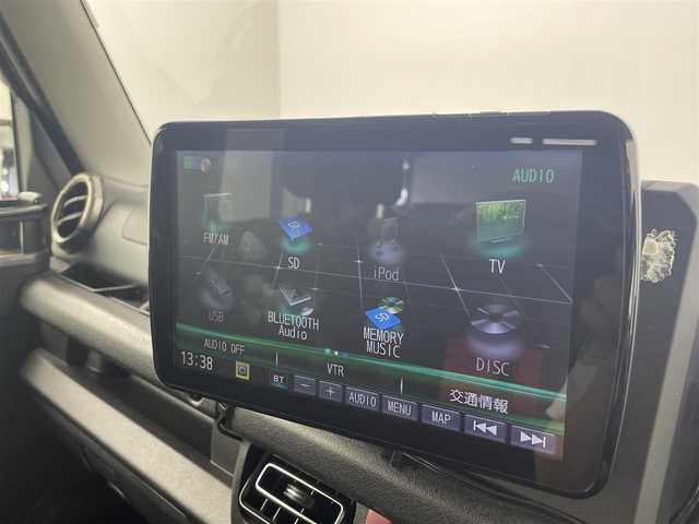 スズキ ジムニー シエラ JC 埼玉県 2021(令3)年 2.2万km ミディアムグレー 社外ナビ（BT/AM/FM）/フルセグTV/デュアルセンサーブレーキサポート/バックカメラ/レーダークルーズコントロール/レーンキープアシスト/横滑り防止装置/盗難防止装置/ダウンヒルアシストコントロール/前後ドライブレコーダー/衝突軽減システム/LEDヘッドライト/車高調/ロッソモデロマフラー/ETC/スマートキー