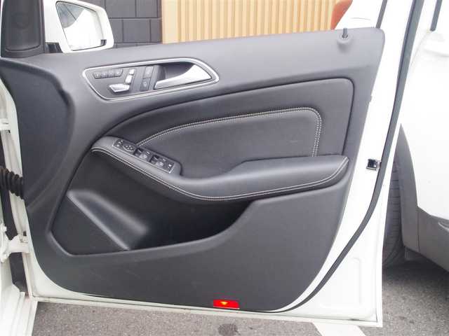 メルセデス・ベンツ Ｂ１８０ 埼玉県 2018(平30)年 6.2万km 白 ブラックハーフレザーシート/オートクルーズコントロール/バックカメラ/レーダーセーフティパッケージ/パークセンサー/ブラインドスポットモニター/フルセグTV/Bluetooth/純正ナビ/シートHI/ETC/LEDヘッドライト/純正フロアマット