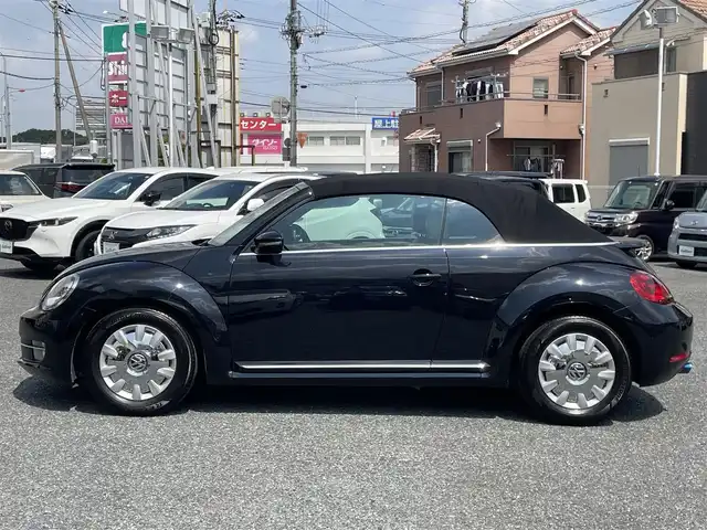 フォルクスワーゲン ザ・ビートル カブリオレ 埼玉県 2016(平28)年 7.8万km ディープブラックパールエフェクト ・電動オープン/・純正ナビ(AM/FM/CD/DVD/TV/BT/SD）/・フルセグテレビ/・ベージュ皮シート/・シートヒーター（D/N席）/・ETC/・クルーズコントロール/・MTモード/・スペアキー×1/・取扱説明書/・保証書