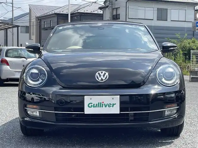 フォルクスワーゲン ザ・ビートル カブリオレ 埼玉県 2016(平28)年 7.8万km ディープブラックパールエフェクト ・電動オープン/・純正ナビ(AM/FM/CD/DVD/TV/BT/SD）/・フルセグテレビ/・ベージュ皮シート/・シートヒーター（D/N席）/・ETC/・クルーズコントロール/・MTモード/・スペアキー×1/・取扱説明書/・保証書