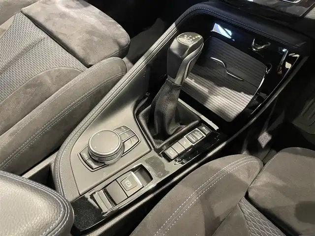 ＢＭＷ Ｘ１ xDrive 18d Mスポーツ 福岡県 2017(平29)年 6.3万km サファイアブラックP 純正ナビ　/Ｂｌｕｅｔｏｏｔｈ　/アンビエントライト　/Ｂカメラ　/レーンキープアシスト　/ドライビングセーフティーセンサー（ＺＥＲＯ　７０２Ｖ）　/オートライト　/スマートキー　/純正１７インチＡＷ