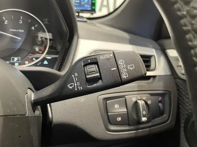 ＢＭＷ Ｘ１ xDrive 18d Mスポーツ 福岡県 2017(平29)年 6.3万km サファイアブラックP 純正ナビ　/Ｂｌｕｅｔｏｏｔｈ　/アンビエントライト　/Ｂカメラ　/レーンキープアシスト　/ドライビングセーフティーセンサー（ＺＥＲＯ　７０２Ｖ）　/オートライト　/スマートキー　/純正１７インチＡＷ