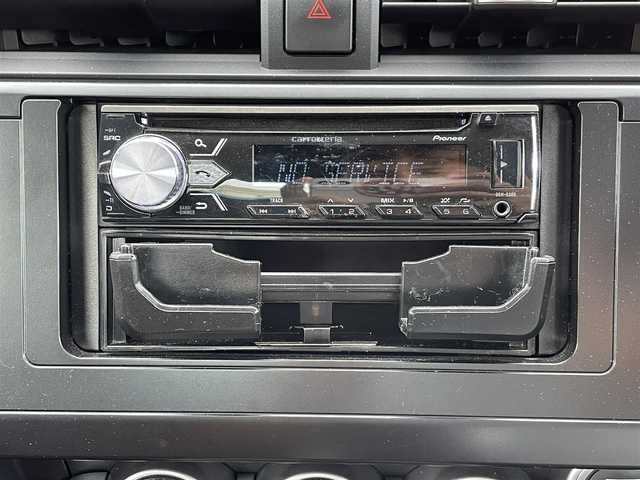 トヨタ ＧＲ８６ RZ 道央・札幌 2021(令3)年 3.4万km クリスタルホワイトパール ワンオーナー/社外オーディオ/ (FM/AM/CD)/ETC/革巻きステアリング/ステアリングスイッチ/クルーズコントロール/ハーフレザーシート/シートヒーター/ (運転席/助手席)/プッシュスタート/スマートキー/スペアキー/純正17インチAW/社外17インチAW付スタッドレスタイヤ積込/オートライト/純正LEDヘッドライト/リアフォグランプ/電動格納ミラー/ミラーヒーター/純正フロアマット/横滑り防止装置/取扱説明書/保証書