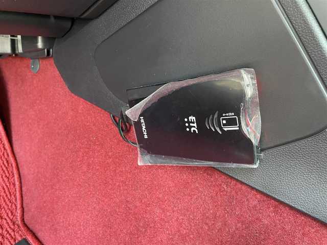 トヨタ ＧＲ８６ RZ 道央・札幌 2021(令3)年 3.4万km クリスタルホワイトパール ワンオーナー/社外オーディオ/ (FM/AM/CD)/ETC/革巻きステアリング/ステアリングスイッチ/クルーズコントロール/ハーフレザーシート/シートヒーター/ (運転席/助手席)/プッシュスタート/スマートキー/スペアキー/純正17インチAW/社外17インチAW付スタッドレスタイヤ積込/オートライト/純正LEDヘッドライト/リアフォグランプ/電動格納ミラー/ミラーヒーター/純正フロアマット/横滑り防止装置/取扱説明書/保証書