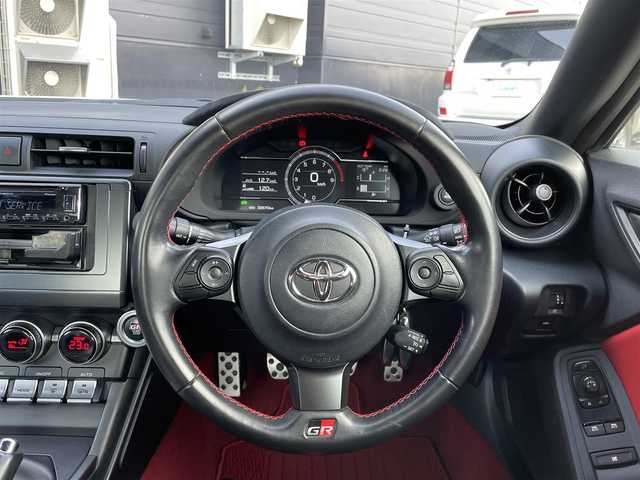 トヨタ ＧＲ８６ RZ 道央・札幌 2021(令3)年 3.4万km クリスタルホワイトパール ワンオーナー/社外オーディオ/ (FM/AM/CD)/ETC/革巻きステアリング/ステアリングスイッチ/クルーズコントロール/ハーフレザーシート/シートヒーター/ (運転席/助手席)/プッシュスタート/スマートキー/スペアキー/純正17インチAW/社外17インチAW付スタッドレスタイヤ積込/オートライト/純正LEDヘッドライト/リアフォグランプ/電動格納ミラー/ミラーヒーター/純正フロアマット/横滑り防止装置/取扱説明書/保証書