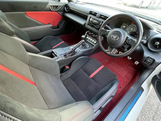 トヨタ ＧＲ８６ RZ 愛知県 2021(令3)年 3.4万km クリスタルホワイトパール ワンオーナー/社外オーディオ/ (FM/AM/CD)/ETC/革巻きステアリング/ステアリングスイッチ/クルーズコントロール/ハーフレザーシート/シートヒーター/ (運転席/助手席)/プッシュスタート/スマートキー/スペアキー/純正17インチAW/社外17インチAW付スタッドレスタイヤ積込/オートライト/純正LEDヘッドライト/リアフォグランプ/電動格納ミラー/ミラーヒーター/純正フロアマット/横滑り防止装置/取扱説明書/保証書