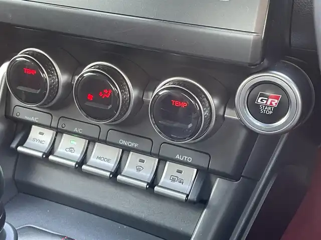 トヨタ ＧＲ８６ RZ 愛知県 2021(令3)年 3.4万km クリスタルホワイトパール ワンオーナー/社外オーディオ/ (FM/AM/CD)/ETC/革巻きステアリング/ステアリングスイッチ/クルーズコントロール/ハーフレザーシート/シートヒーター/ (運転席/助手席)/プッシュスタート/スマートキー/スペアキー/純正17インチAW/社外17インチAW付スタッドレスタイヤ積込/オートライト/純正LEDヘッドライト/リアフォグランプ/電動格納ミラー/ミラーヒーター/純正フロアマット/横滑り防止装置/取扱説明書/保証書