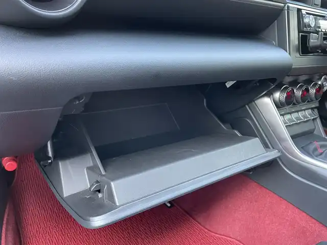 トヨタ ＧＲ８６ RZ 愛知県 2021(令3)年 3.4万km クリスタルホワイトパール ワンオーナー/社外オーディオ/ (FM/AM/CD)/ETC/革巻きステアリング/ステアリングスイッチ/クルーズコントロール/ハーフレザーシート/シートヒーター/ (運転席/助手席)/プッシュスタート/スマートキー/スペアキー/純正17インチAW/社外17インチAW付スタッドレスタイヤ積込/オートライト/純正LEDヘッドライト/リアフォグランプ/電動格納ミラー/ミラーヒーター/純正フロアマット/横滑り防止装置/取扱説明書/保証書