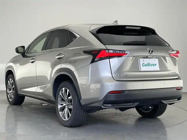 レクサス ＮＸ 300h Fスポーツ 愛知県 2015(平27)年 7.9万km ソニックチタニウム 純正１０．３型ナビ　黒革　ベンチレーション　禁煙車　フルセグＴＶ　バックカメラ　シートヒーター　追従クルコン　パドルシフト　衝突軽減　パワーシート　ＥＴＣ　ステアリングヒーター　ＬＥＤヘッドライト　電子パーキング　プッシュスタート　スマートキー