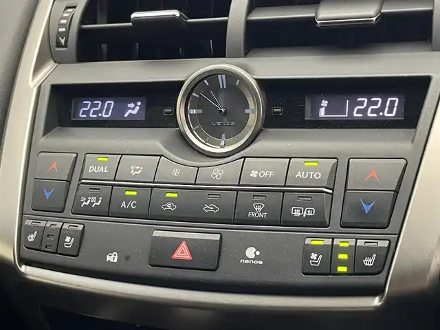 レクサス ＮＸ 300h Fスポーツ 愛知県 2015(平27)年 7.9万km ソニックチタニウム 純正１０．３型ナビ　黒革　ベンチレーション　禁煙車　フルセグＴＶ　バックカメラ　シートヒーター　追従クルコン　パドルシフト　衝突軽減　パワーシート　ＥＴＣ　ステアリングヒーター　ＬＥＤヘッドライト　電子パーキング　プッシュスタート　スマートキー