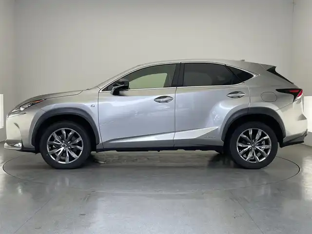 レクサス ＮＸ 300h Fスポーツ 愛知県 2015(平27)年 7.9万km ソニックチタニウム 純正１０．３型ナビ　黒革　ベンチレーション　禁煙車　フルセグＴＶ　バックカメラ　シートヒーター　追従クルコン　パドルシフト　衝突軽減　パワーシート　ＥＴＣ　ステアリングヒーター　ＬＥＤヘッドライト　電子パーキング　プッシュスタート　スマートキー
