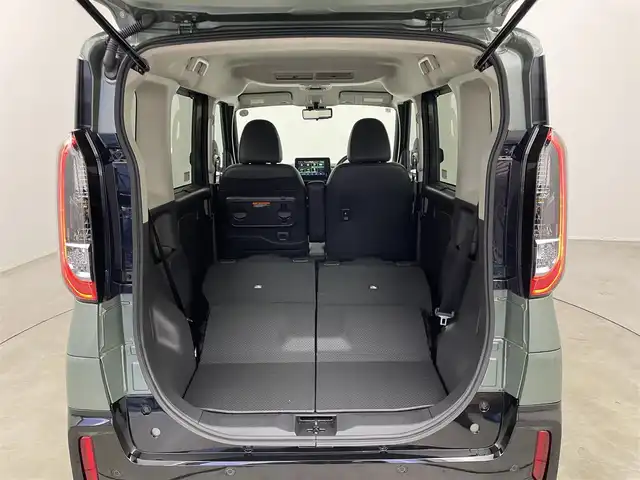 三菱 デリカミニ T プレミアム 埼玉県 2025(令7)年 0.1千km 緑 届出済未使用車　マイパイロット　純正９インチディスプレイオーディオ　マルチアラウンドモニター　レーダークルーズ　デジタルインナーミラー　シートヒーター　ステアリングヒーター　オートハイビーム　ＬＥＤ