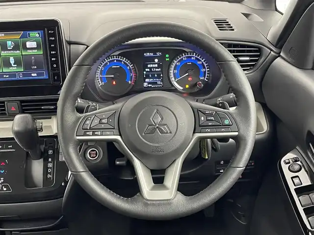 三菱 デリカミニ T プレミアム 埼玉県 2025(令7)年 0.1千km 緑 届出済未使用車　マイパイロット　純正９インチディスプレイオーディオ　マルチアラウンドモニター　レーダークルーズ　デジタルインナーミラー　シートヒーター　ステアリングヒーター　オートハイビーム　ＬＥＤ