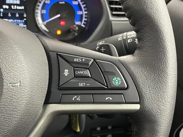 三菱 デリカミニ T プレミアム 埼玉県 2025(令7)年 0.1千km 緑 届出済未使用車　マイパイロット　純正９インチディスプレイオーディオ　マルチアラウンドモニター　レーダークルーズ　デジタルインナーミラー　シートヒーター　ステアリングヒーター　オートハイビーム　ＬＥＤ