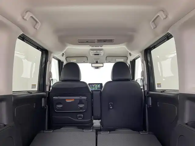 三菱 デリカミニ T プレミアム 埼玉県 2025(令7)年 0.1千km 緑 届出済未使用車　マイパイロット　純正９インチディスプレイオーディオ　マルチアラウンドモニター　レーダークルーズ　デジタルインナーミラー　シートヒーター　ステアリングヒーター　オートハイビーム　ＬＥＤ