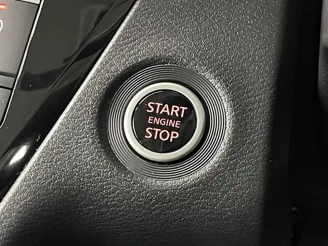 三菱 デリカミニ T プレミアム 埼玉県 2025(令7)年 0.1千km 緑 届出済未使用車　マイパイロット　純正９インチディスプレイオーディオ　マルチアラウンドモニター　レーダークルーズ　デジタルインナーミラー　シートヒーター　ステアリングヒーター　オートハイビーム　ＬＥＤ