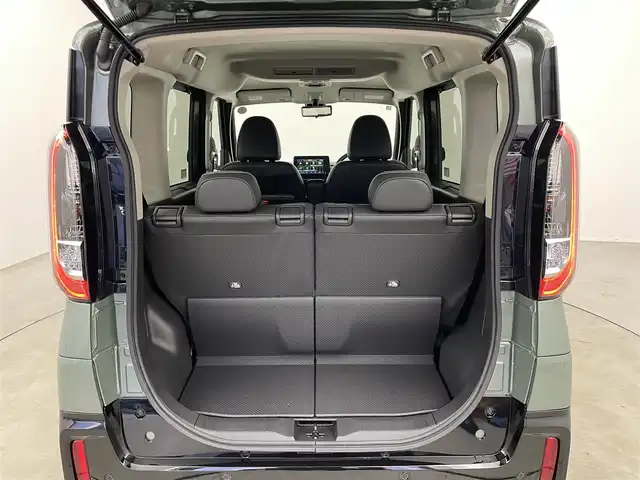 三菱 デリカミニ T プレミアム 埼玉県 2025(令7)年 0.1千km 緑 届出済未使用車　マイパイロット　純正９インチディスプレイオーディオ　マルチアラウンドモニター　レーダークルーズ　デジタルインナーミラー　シートヒーター　ステアリングヒーター　オートハイビーム　ＬＥＤ