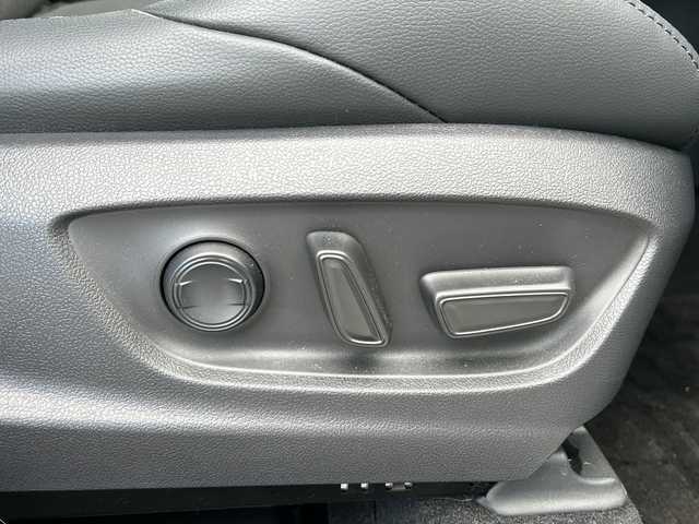 トヨタ カローラ クロス ハイブリッド Z 千葉県 2024(令6)年 0.5万km プラチナホワイトパールマイカ ナビ　全方位カメ　ＥＴＣ２．０　ワンオーナー　パーキングアシスト　クルコン　レーンアシスト　ブレーキホールド　シートヒーター　オートライト　オートマチックハイビーム　ＬＥＤライト　１８インチＡＷ