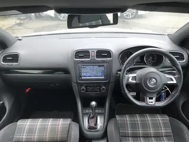 フォルクスワーゲン ゴルフ GTi 富山県 2010(平22)年 6.7万km 白 純正ナビ/Bluetooth/バックカメラ/CD/スタッドレス積込/オートライト/MTモード付/ETC/盗難防止機能/横滑り防止機能/純正フロアマット