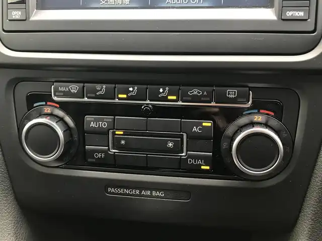 フォルクスワーゲン ゴルフ GTi 富山県 2010(平22)年 6.7万km 白 純正ナビ/Bluetooth/バックカメラ/CD/スタッドレス積込/オートライト/MTモード付/ETC/盗難防止機能/横滑り防止機能/純正フロアマット