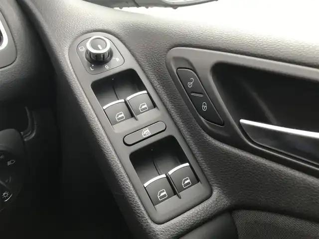 フォルクスワーゲン ゴルフ GTi 富山県 2010(平22)年 6.7万km 白 純正ナビ/Bluetooth/バックカメラ/CD/スタッドレス積込/オートライト/MTモード付/ETC/盗難防止機能/横滑り防止機能/純正フロアマット