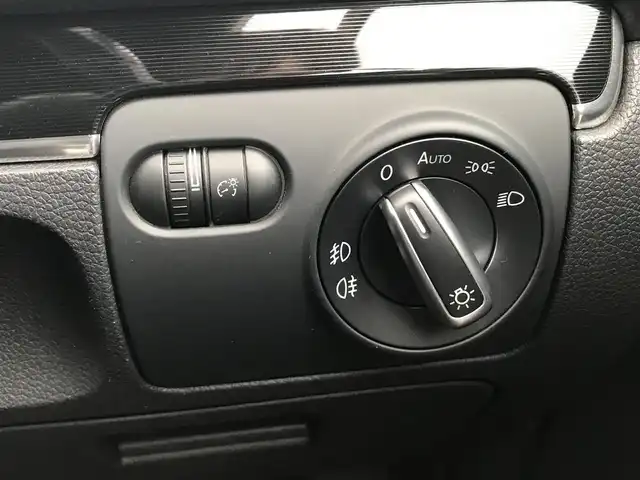 フォルクスワーゲン ゴルフ GTi 富山県 2010(平22)年 6.7万km 白 純正ナビ/Bluetooth/バックカメラ/CD/スタッドレス積込/オートライト/MTモード付/ETC/盗難防止機能/横滑り防止機能/純正フロアマット