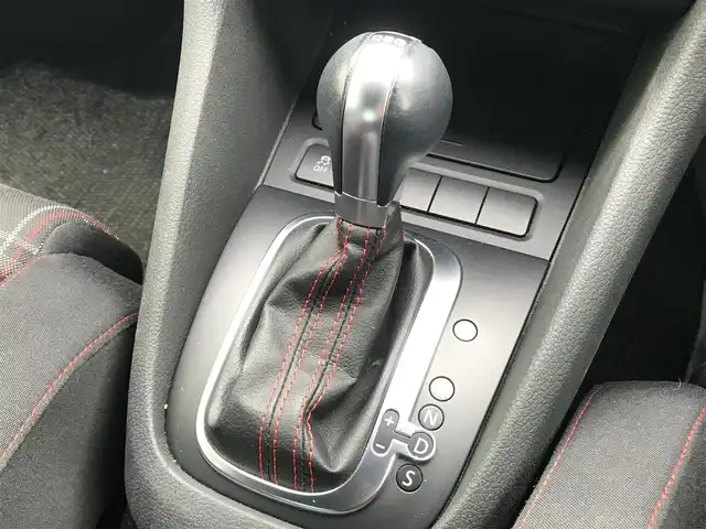 フォルクスワーゲン ゴルフ GTi 富山県 2010(平22)年 6.7万km 白 純正ナビ/Bluetooth/バックカメラ/CD/スタッドレス積込/オートライト/MTモード付/ETC/盗難防止機能/横滑り防止機能/純正フロアマット