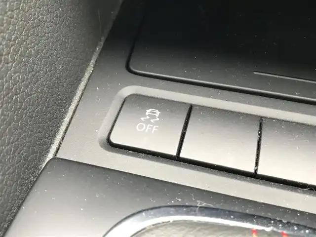 フォルクスワーゲン ゴルフ GTi 富山県 2010(平22)年 6.7万km 白 純正ナビ/Bluetooth/バックカメラ/CD/スタッドレス積込/オートライト/MTモード付/ETC/盗難防止機能/横滑り防止機能/純正フロアマット