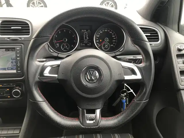 フォルクスワーゲン ゴルフ GTi 富山県 2010(平22)年 6.7万km 白 純正ナビ/Bluetooth/バックカメラ/CD/スタッドレス積込/オートライト/MTモード付/ETC/盗難防止機能/横滑り防止機能/純正フロアマット
