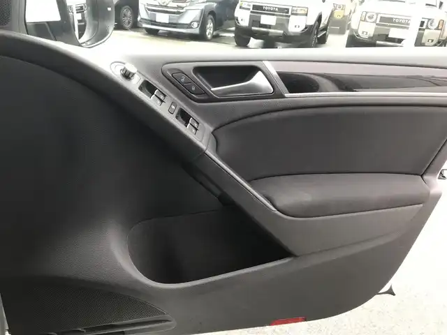 フォルクスワーゲン ゴルフ GTi 富山県 2010(平22)年 6.7万km 白 純正ナビ/Bluetooth/バックカメラ/CD/スタッドレス積込/オートライト/MTモード付/ETC/盗難防止機能/横滑り防止機能/純正フロアマット