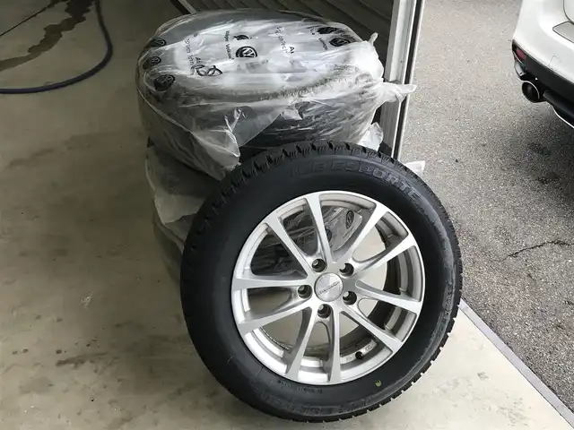 フォルクスワーゲン ゴルフ GTi 富山県 2010(平22)年 6.7万km 白 純正ナビ/Bluetooth/バックカメラ/CD/スタッドレス積込/オートライト/MTモード付/ETC/盗難防止機能/横滑り防止機能/純正フロアマット