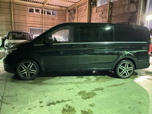 メルセデス・ベンツ Ｖ２２０ d アバンギャルド ロング 神奈川県 2019(令1)年 2万km オブシディアンブラックM 360度カメラ/純正ナビ/フルセグTV/ブルメスタープレミアムサウンドシステム/社外後席モニター（DVDプレーヤー付）/レーダーブレーキパッケージ/両側パワースライドドア/パワーバックドア/パワーシート/シートヒーター/パドルシフト/レーダークルーズコントロール/前後ドライブレコーダー/純正フロアマット/ビルトインETC/保証書/取扱説明書